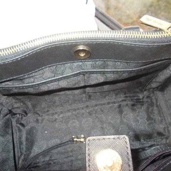 Michael Kors Cynthiana Black Saffiano Leather Hand - Picture 10 of 13